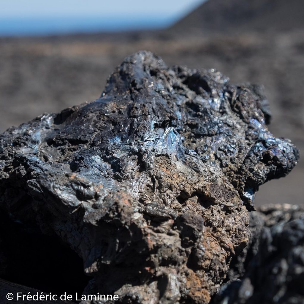 Certaines roches du parc national de Timanfaya doivent leur couleur aux gaz présents lors de l'éruption.