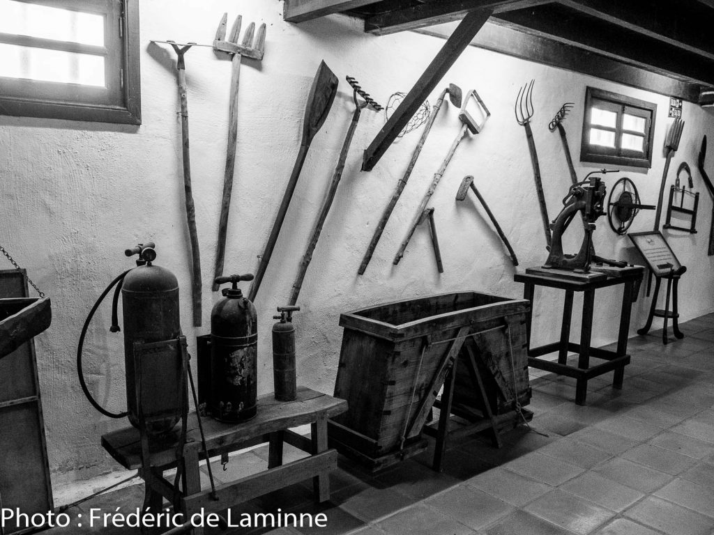 Collection d'outils au musée Agricole El Patio (Tiagua) sur l'île de Lanzarote, Canaries le 13/11/2019. Photo : Frédéric de Laminne