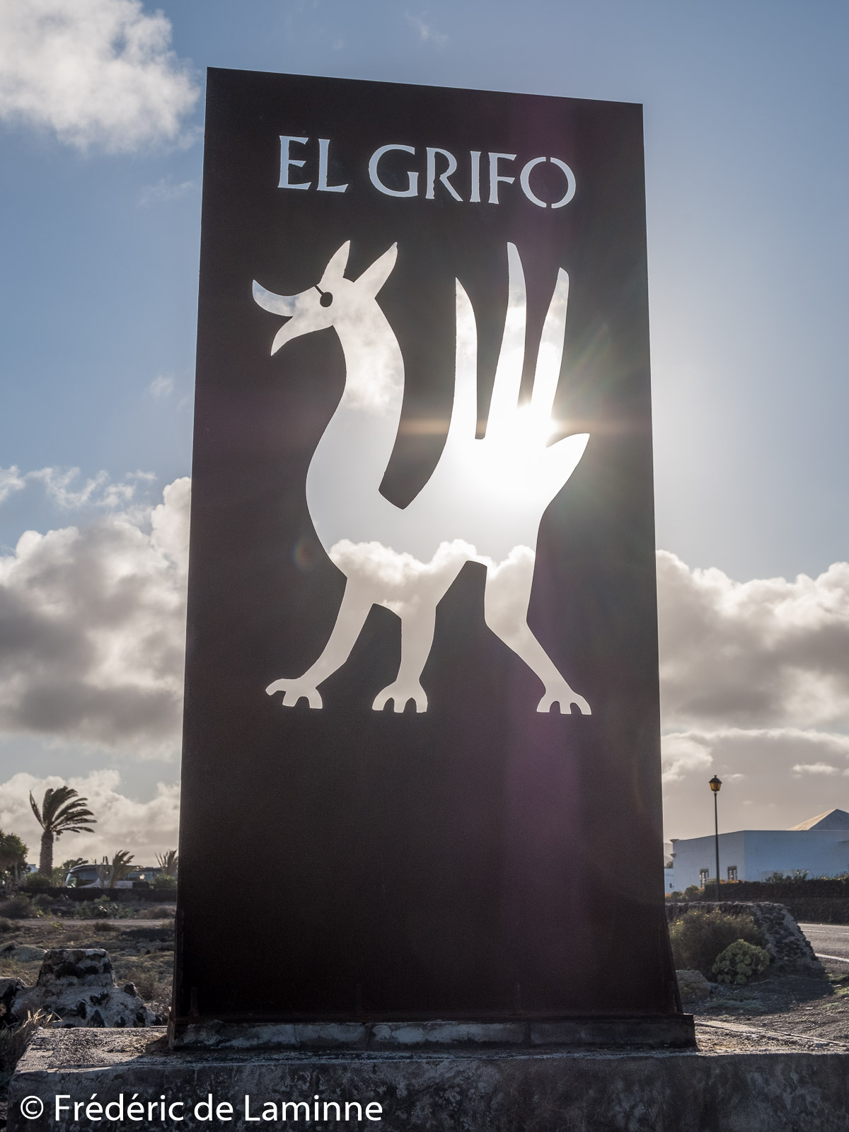 Le logo du Musée du vin El Grifo a été relooké par César Manrique.
