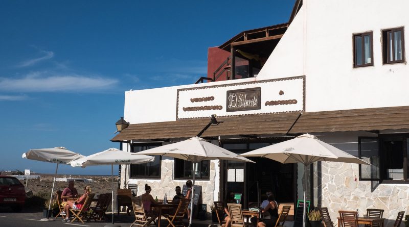 Façade et terrasse du restaurant El Sibarita (Famara)
